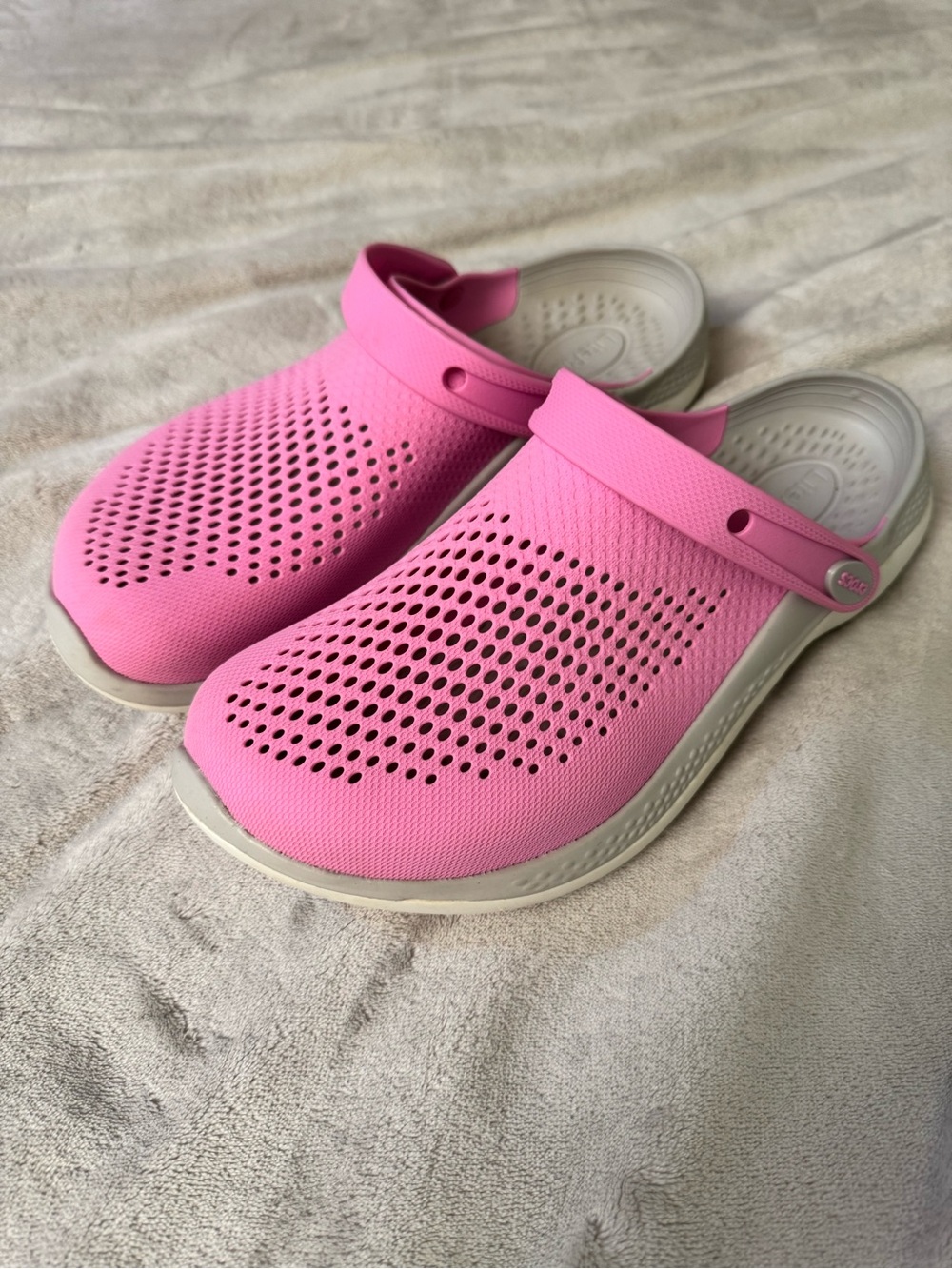 Women’s pink lite ride croc’s size 12